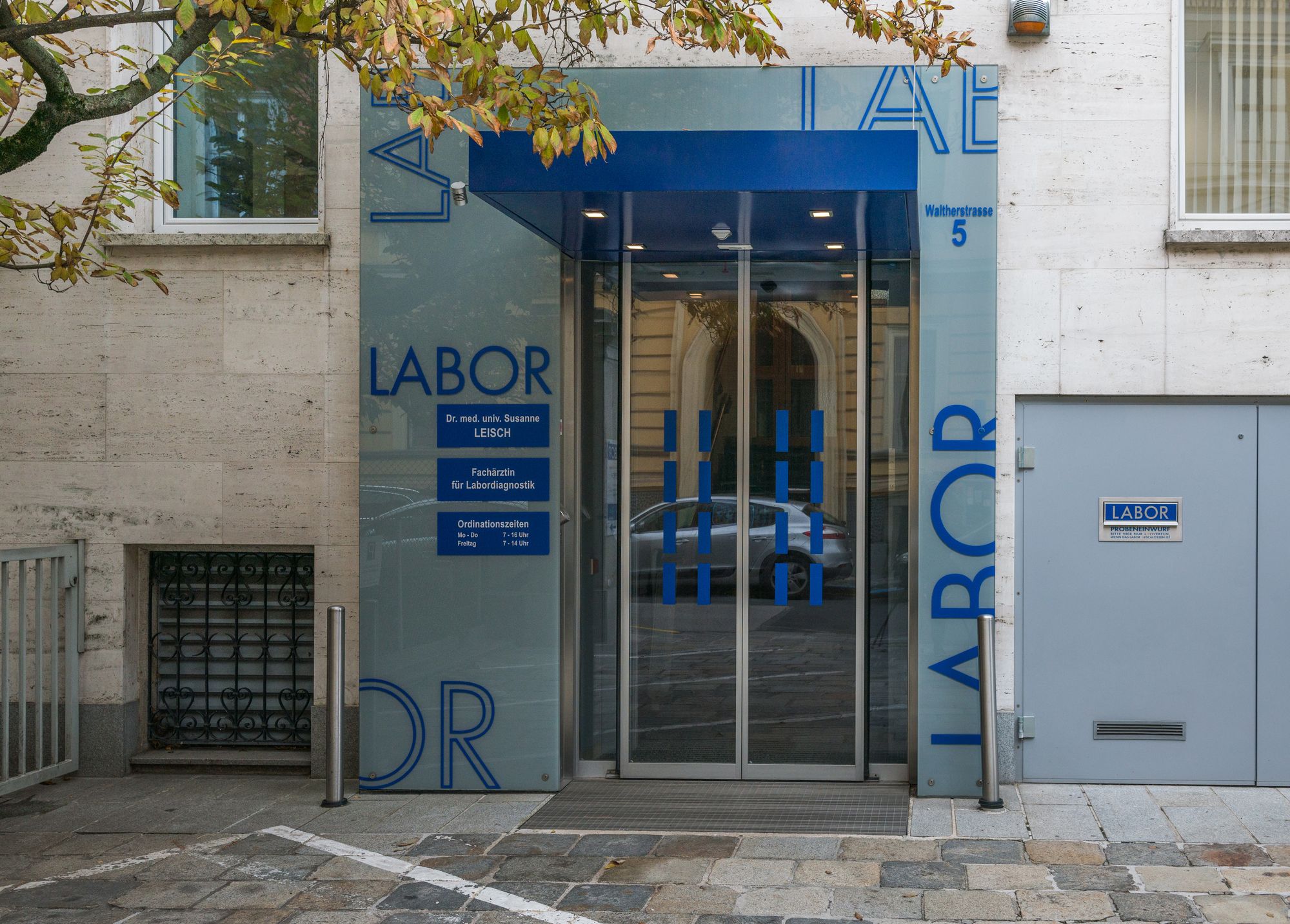 Eingang des Labors in der Waltherstraße 5